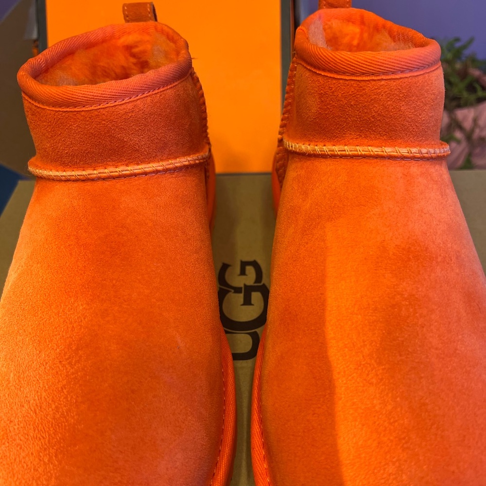 BRAND NEW IN BOX. Authentic Ugg Classic Minis in size 11